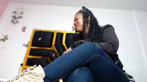 Snapshot of helenahotwet chatting on December 29, 1:17 pm helenahotwet online show from December 29, 1:17 pm