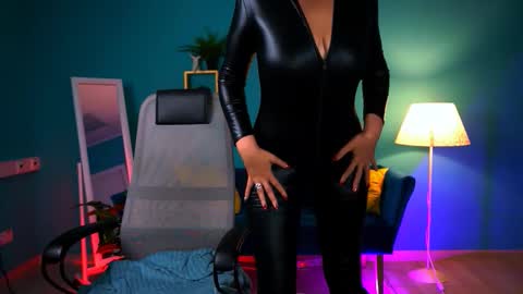 helenbeler online show from September 22, 3:43 pm