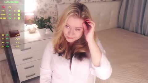 Snapshot of helenbonham chatting on December 19, 3:51 am Helena Bonham online show from December 19, 3:51 am