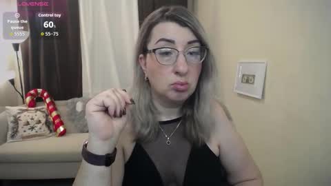 helenenigma online show from December 5, 7:48 pm