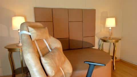 Helen or Hells online show from April 1, 1:01 pm