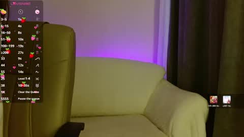 HelenXLove online show from July 23, 3:53 pm