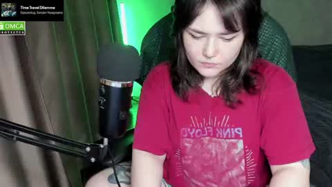 Red online show from July 28, 7:39 pm
