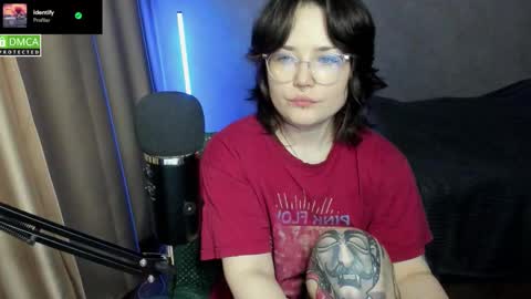 Red online show from December 4, 6:30 pm