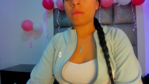 hellen__smith_ online show from November 7, 12:44 pm