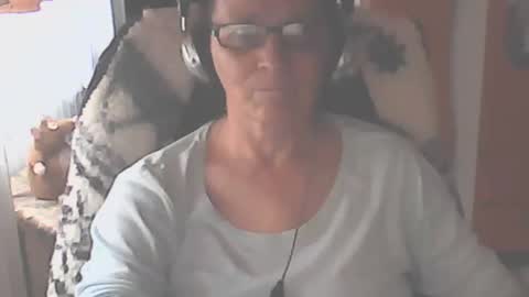 hellenmarie online show from October 8, 11:14 am