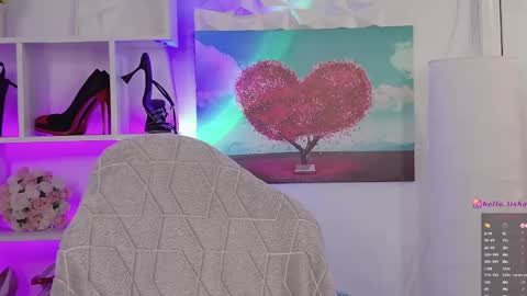 Snapshot of hello_lisha chatting on December 13, 8:43 am Alisia Monday to Friday from 10 am to 4 pm GMT 2 online show from December 13, 8:43 am