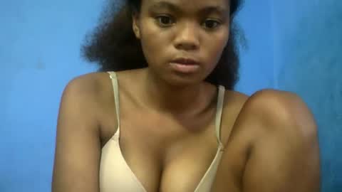 herisse01 online show from April 21, 5:25 am