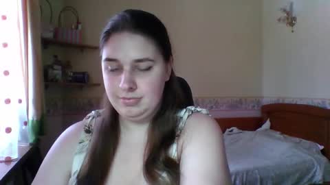 hess_luna_ online show from February 9, 10:06 am