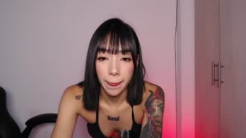 Laura online show from July 4, 1:01 am