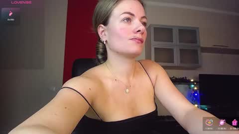 Lina online show from December 17, 9:24 am