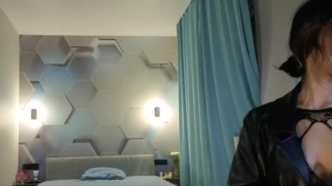 HIHIKA online show from April 26, 8:06 pm