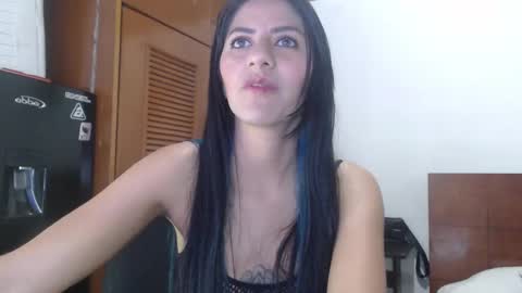 hilaril18 online show from January 21, 11:34 pm