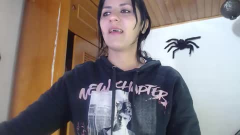 hilaril18 online show from October 24, 12:50 am