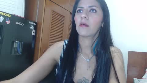 hilaril18 online show from January 29, 2:40 am