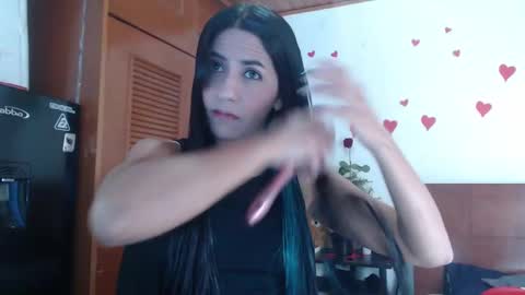 hilaril18 online show from February 16, 1:49 pm