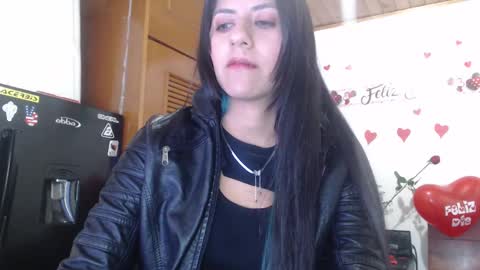 hilaril18 online show from February 15, 2:15 am