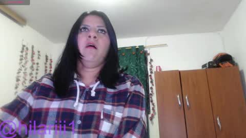 hilaril18 online show from April 15, 7:58 pm