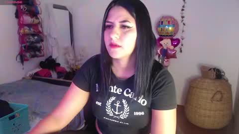 hilaril18 online show from June 13, 5:54 pm