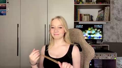 Emma online show from July 28, 11:17 am