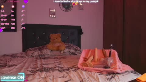 Snapshot of hilary_jones_22 chatting on January 18, 1:52 am LUNA new account FOLLOW ME online show from January 18, 1:52 am