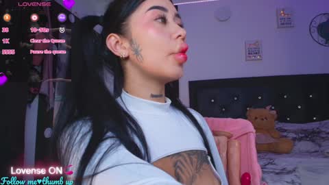 Snapshot of hilary_jones_22 chatting on January 26, 9:51 pm LUNA new account FOLLOW ME online show from January 26, 9:51 pm