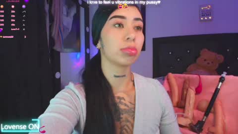 Snapshot of hilary_jones_22 chatting on January 21, 11:13 pm LUNA new account FOLLOW ME online show from January 21, 11:13 pm