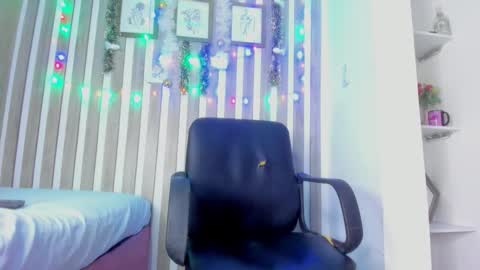  Hillary  online show from December 13, 10:27 pm