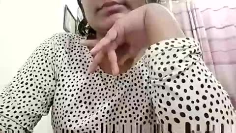 himuhimu22 online show from January 6, 7:50 pm