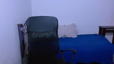 Snapshot of hinata_9 chatting on October 16, 3:31 am 0600AM-1100AM - online show from October 16, 3:31 am