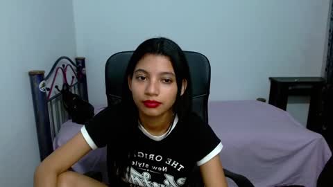 Snapshot of hinata_9 chatting on September 19, 2:32 am 0600AM-1100AM - online show from September 19, 2:32 am