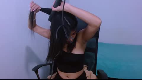 Snapshot of hinata_9 chatting on October 29, 2:49 am 0600AM-1100AM - online show from October 29, 2:49 am