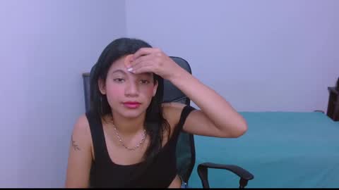 Snapshot of hinata_9 chatting on October 27, 2:18 am 0600AM-1100AM - online show from October 27, 2:18 am