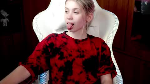 Holly online show from September 15, 7:21 pm