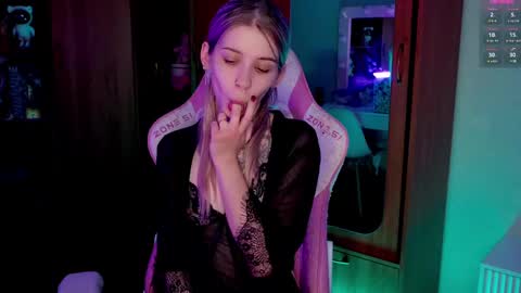 Holly online show from February 25, 9:04 pm