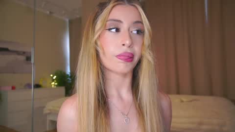 Moni Monica online show from March 29, 8:46 am