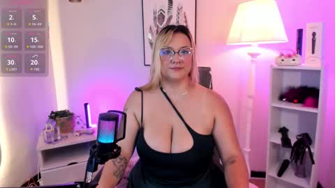 Hollie online show from March 28, 12:15 pm