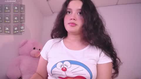 Snapshot of holly_16 chatting on February 6, 7:07 pm holly_16 online show from February 6, 7:07 pm