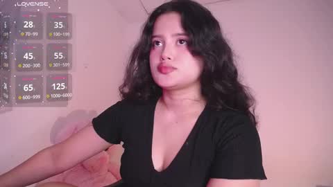 Snapshot of holly_16 chatting on January 5, 11:33 pm holly_16 online show from January 5, 11:33 pm
