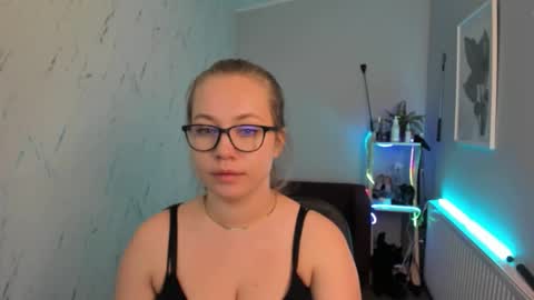 Snapshot of holly_bb95 chatting on September 24, 6:40 pm Holly online show from September 24, 6:40 pm