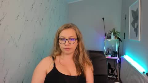 Snapshot of holly_bb95 chatting on September 23, 6:06 pm Holly online show from September 23, 6:06 pm