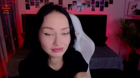 holly_berryy_ online show from October 15, 1:30 am