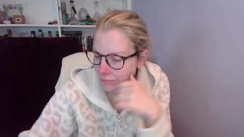 holly_bourbon online show from March 16, 7:29 pm