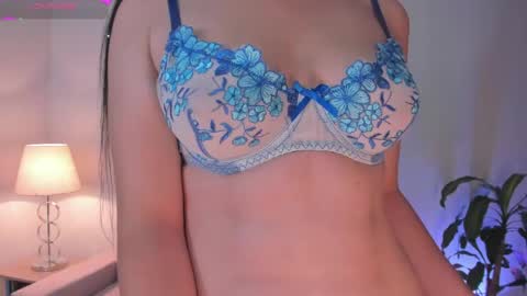 holly    online show from May 10, 10:06 am