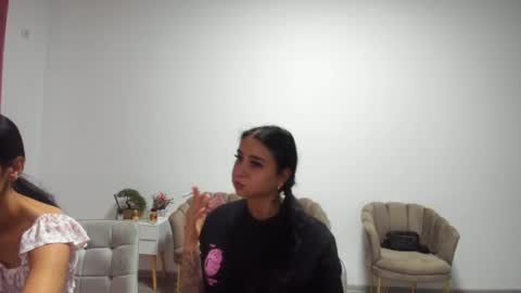 holly_wood18 online show from July 10, 8:04 am