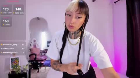 Holly Hudson     online show from July 10, 1:33 pm