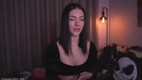 Holly Linder online show from June 7, 2:18 am
