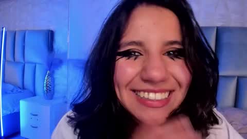 hollypeach_ online show from February 11, 9:05 pm