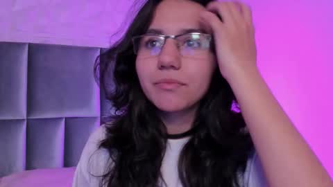 hollypeach_ online show from February 5, 8:12 pm