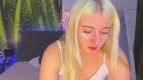 HollyTaillor online show from November 11, 6:53 am